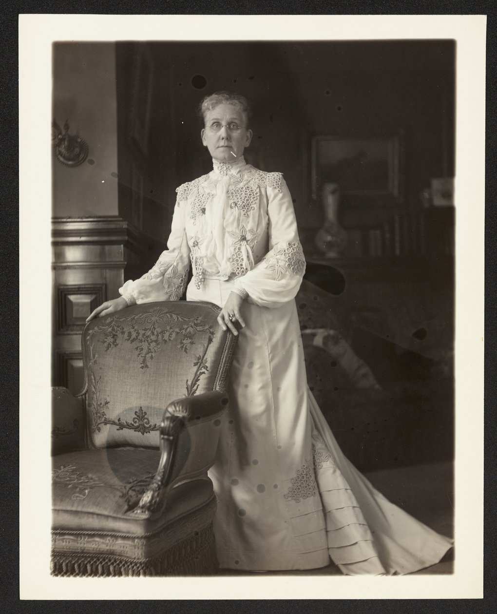 Sra. John Arbuckle, c.1900-10 (foto a p/b) de Burr William McIntosh