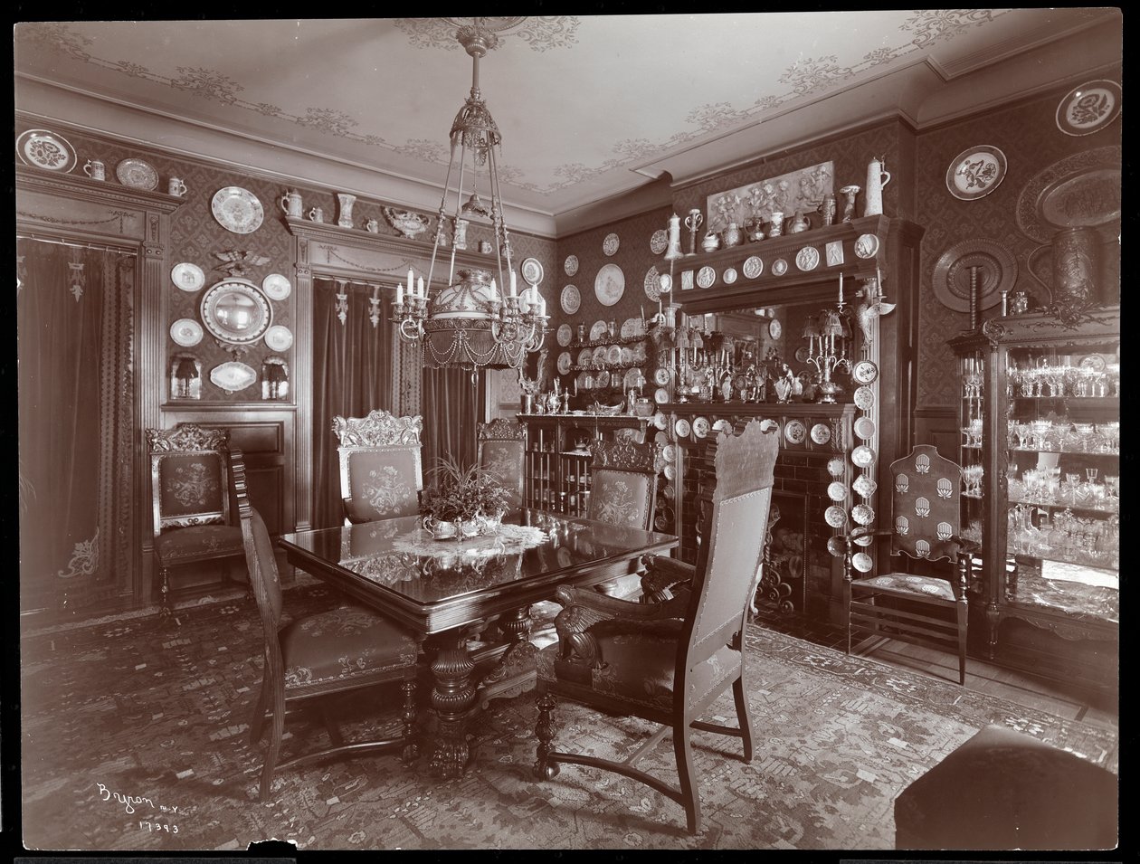Uma sala de jantar na residência de David Belasco, 1903 ou 1904 (impressão em gelatina de prata) de Byron Company