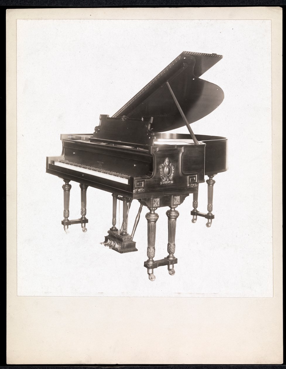 Um piano da Krakauer Piano Co., Nova York, entre 1895 e 1915 (impressão em gelatina de prata) de Byron Company
