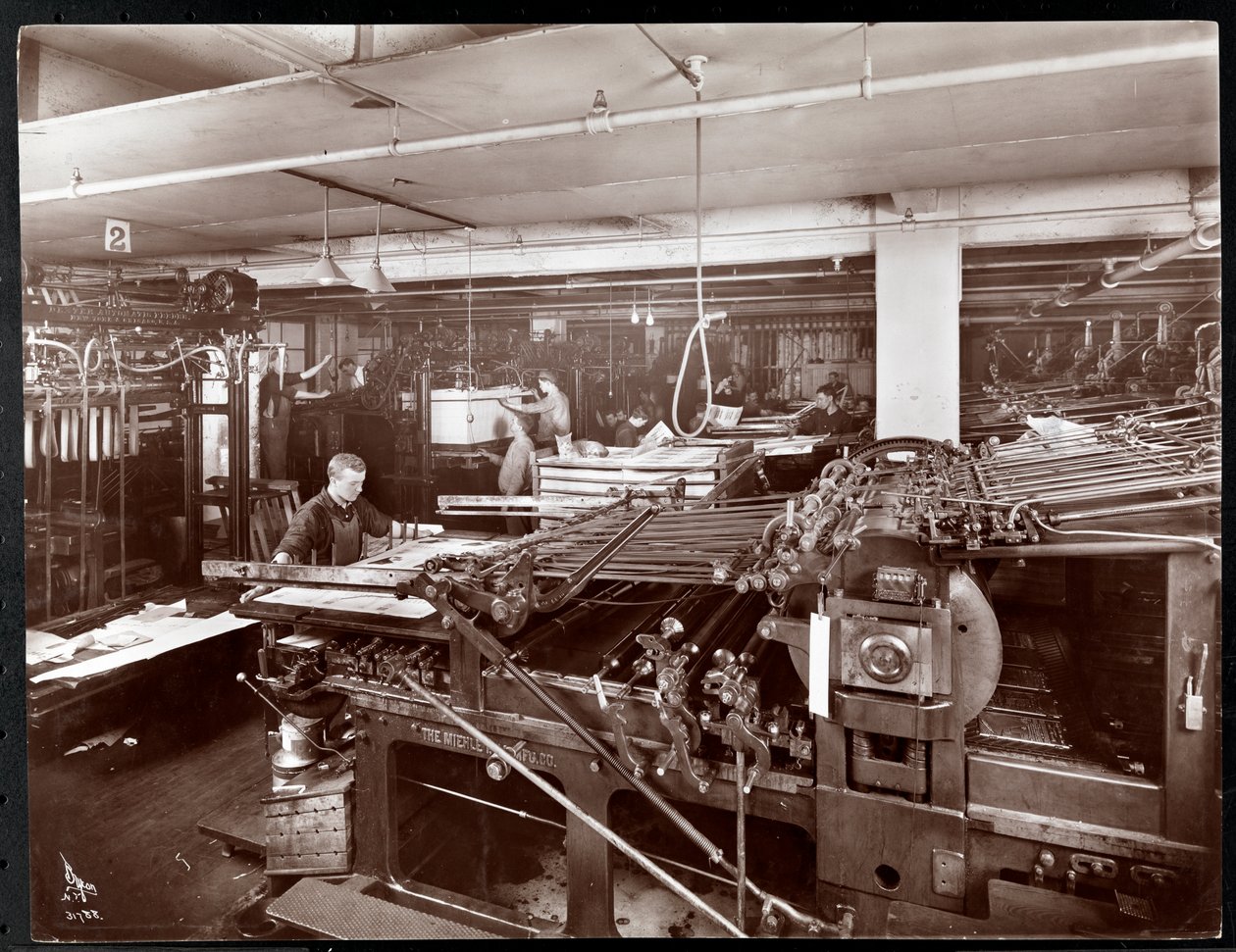 Uma sala de imprensa na McCall Publishing Co., Nova York, 1913 (impressão em gelatina de prata) de Byron Company