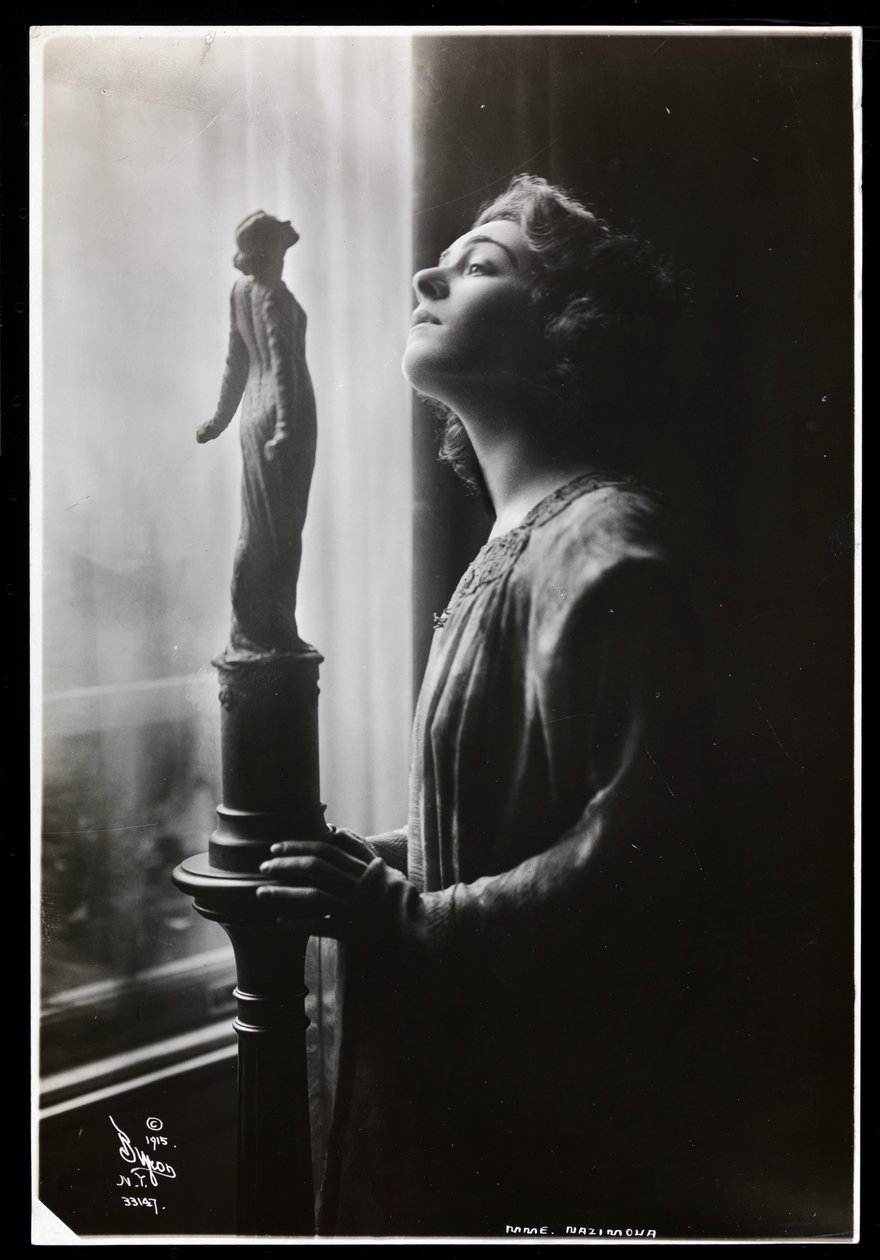Alla Nazimova, 1915 (impressão em gelatina de prata) de Byron Company