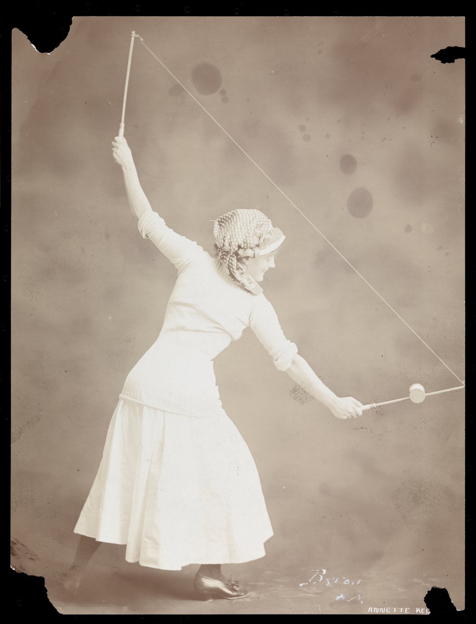 Annette Kellerman, c.1900 (impressão de gelatina de prata) de Byron Company