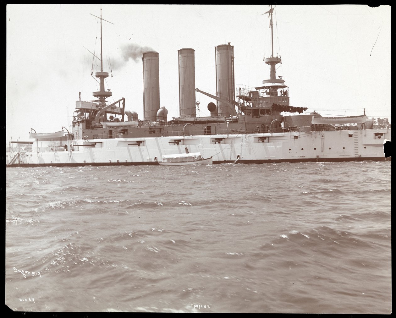 Visão ampla do USS Maine, 1906 (impressão de gelatina de prata) de Byron Company