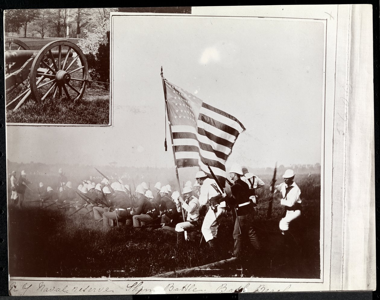 Copyphotograph de uma página de recados anterior com duas imagens das Reservas Navais em Fishers Island, Nova York, 1895 (impressão de gelatina de prata) de Byron Company
