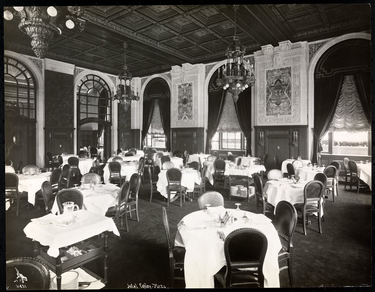 Sala de jantar no hotel Copley Plaza, Boston, 1912 ou 1913 (impressão em gelatina de prata) de Byron Company