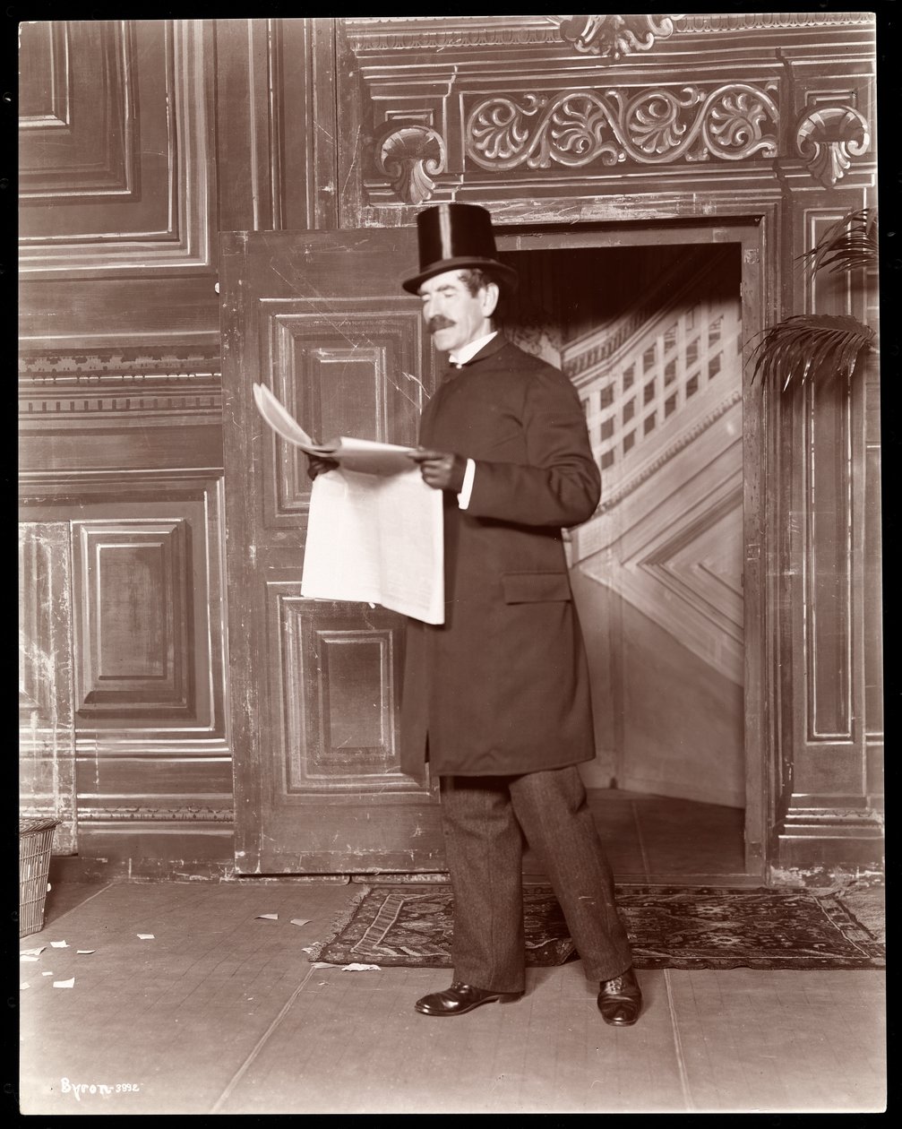 Ilustração para &39;Detective Story of the Day&39;, c.1898 (impressão de gelatina de prata) de Byron Company