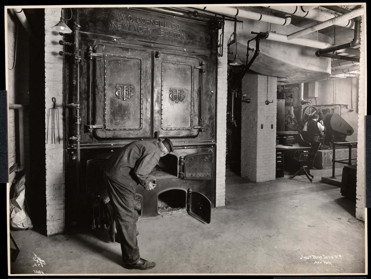 Vista interior, de, homens, trabalhando, em, a, fornalha, sala, em, Parke, Davis, und, Co., químicos, Hudson, und, Vestry, ruas, nova iorque, 1910, (silver, gelatin, print) de Byron Company