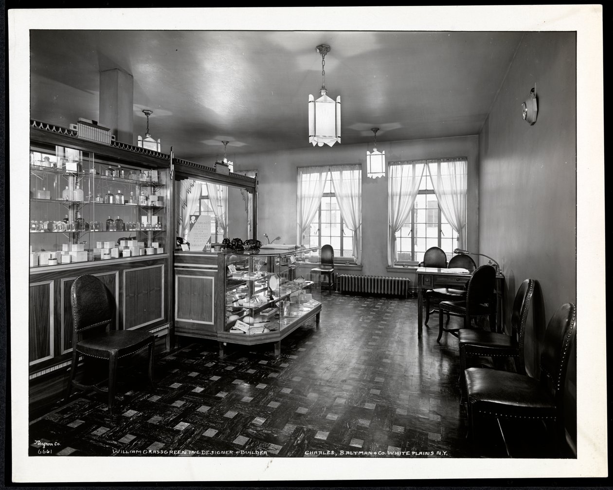 Vista interior do salão de beleza de Charles do Ritz em B. Altman und Co., 1932 (impressão de gelatina de prata) de Byron Company