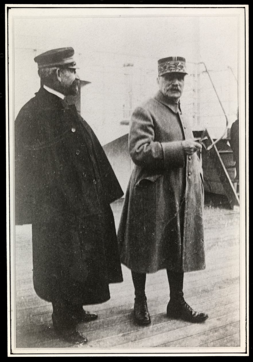 Marechal Foch em SS &39;Paris&39;, 1906 (impressão de gelatina de prata) de Byron Company
