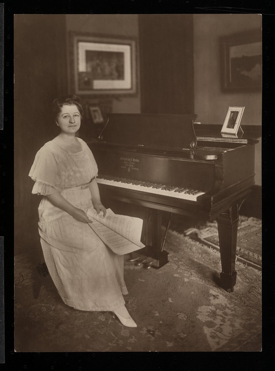 Miss Murray Louise Todd, 1915-6 (impressão em gelatina prateada) de Byron Company