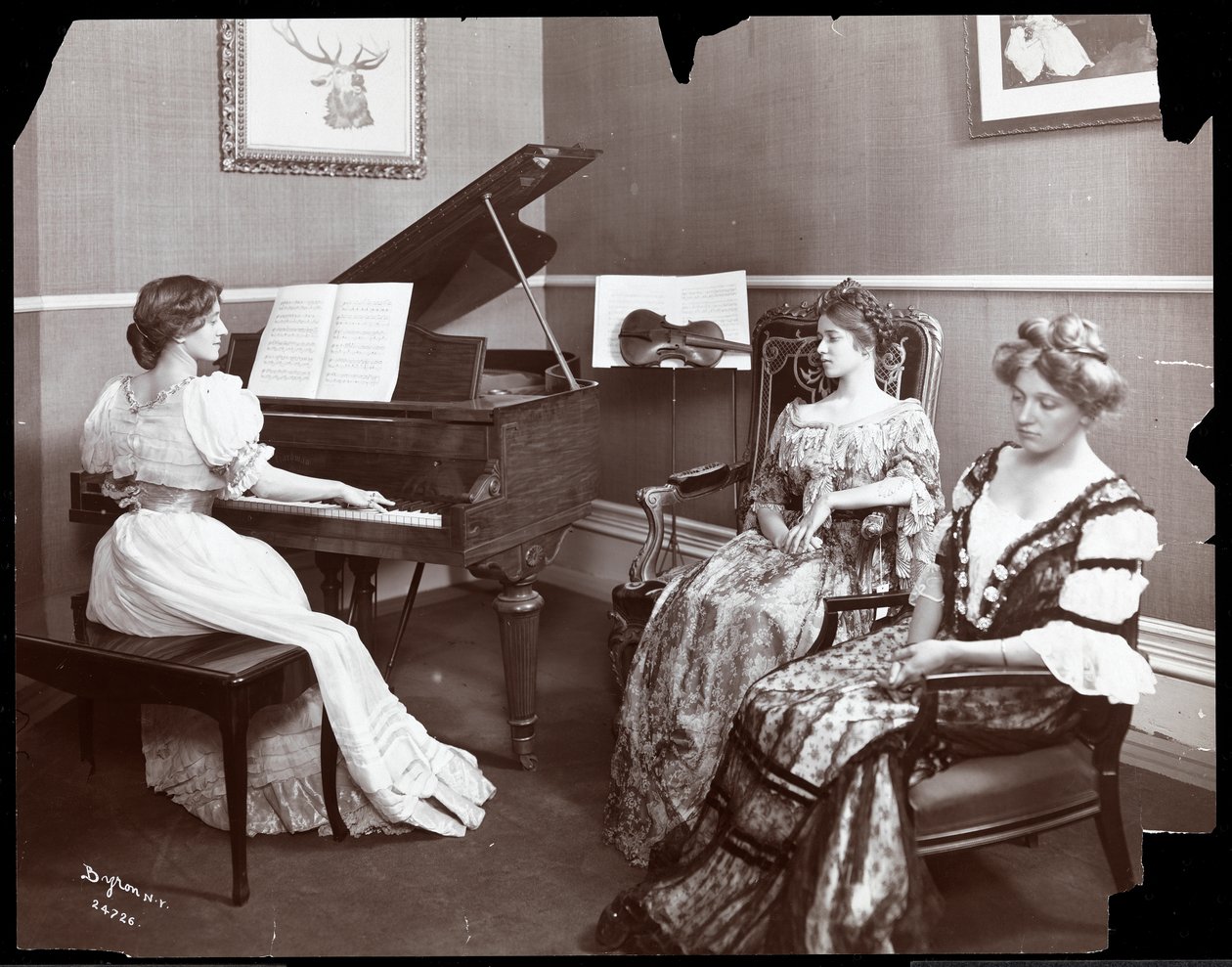 Recital de piano, Nova York, 1907 (impressão em gelatina de prata) de Byron Company