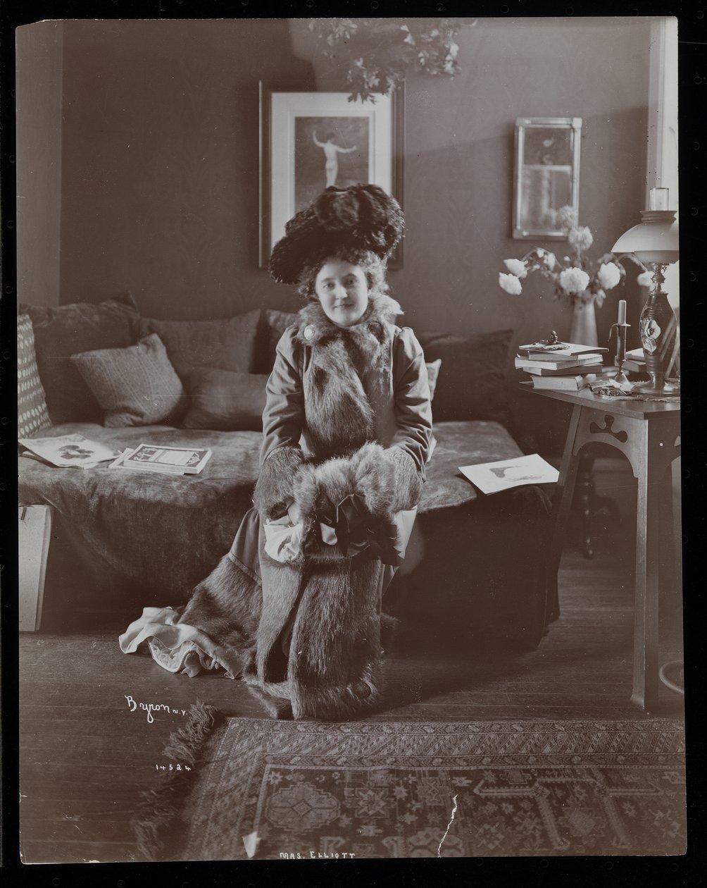 Retrato da Sra. Elliott ou seu parente feminino, 1902 (impressão de gelatina de prata) de Byron Company