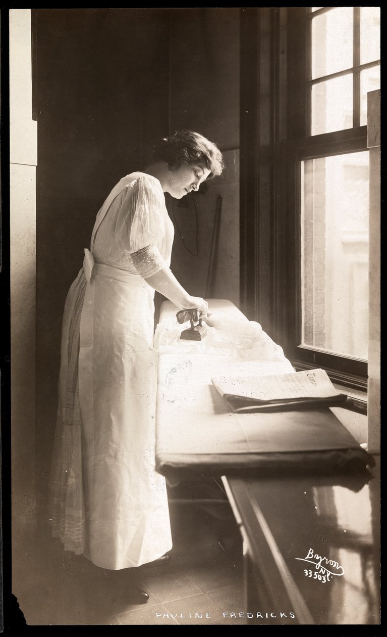 Retrato de Pauline Frederick, c.1914 (impressão em gelatina de prata) de Byron Company