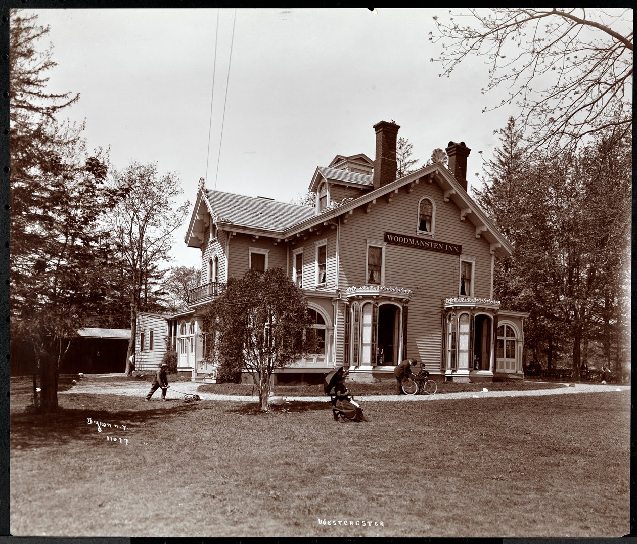 The Woodmansten Inn, Westchester, Nova York, 1901 (impressão em gelatina de prata) de Byron Company