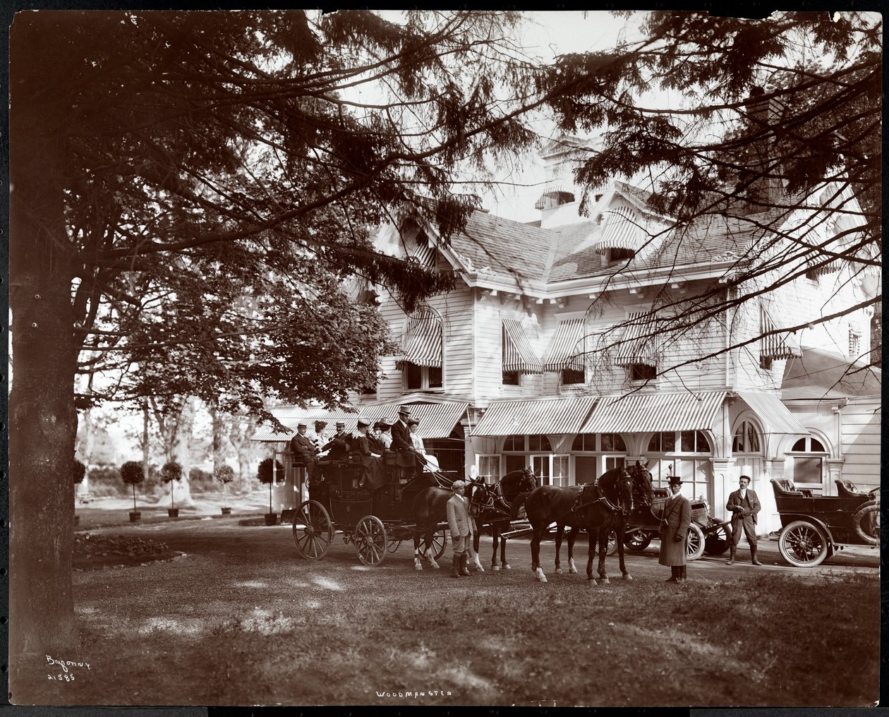 The Woodmansten Inn, Westchester, Nova York, 1906 (impressão em gelatina de prata) de Byron Company