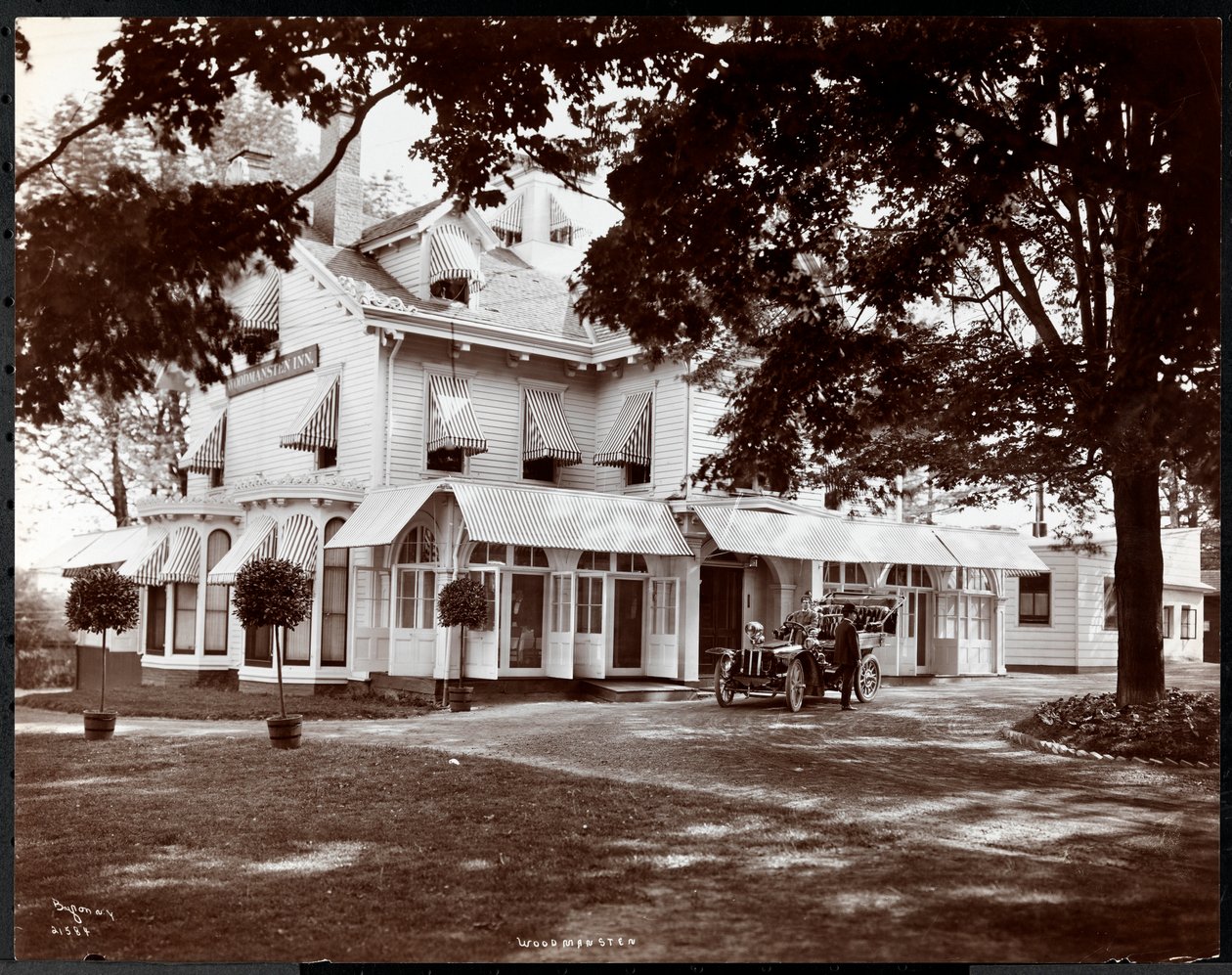 The Woodmansten Inn, Westchester, Nova York, 1906 (impressão em gelatina de prata) de Byron Company