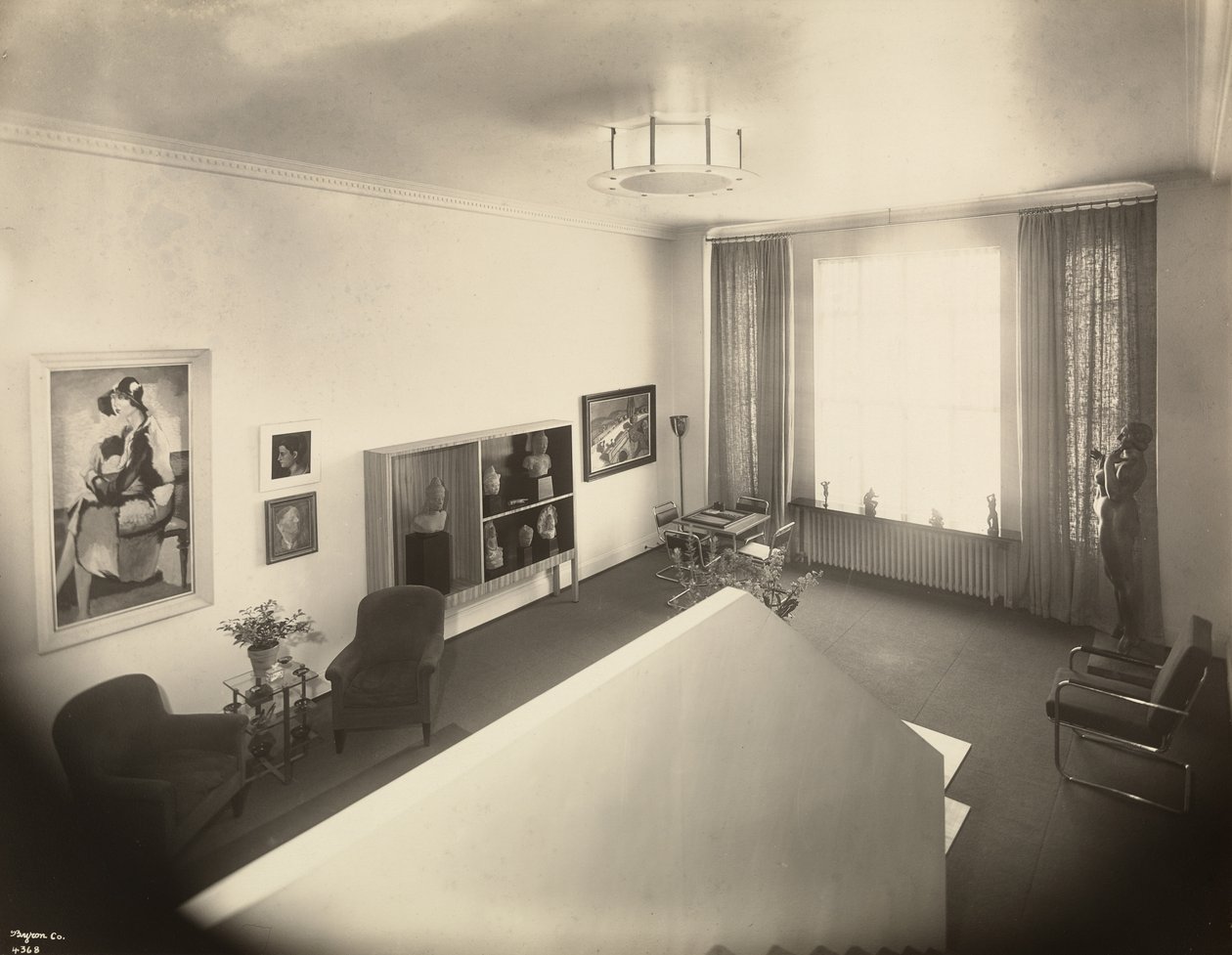A sala de estar na casa do Sr. John A. Dunbar, 50 East 77th Street, Nova York, 1931 (impressão em gelatina de prata) de Byron Company