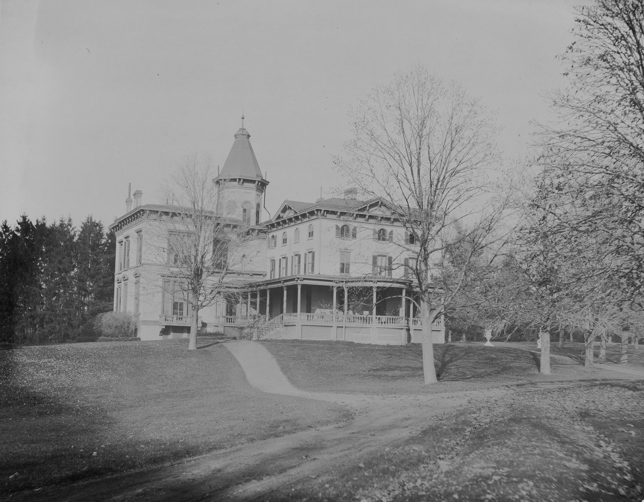 A residência de John Jacob Astor em Rhinecliff, Nova York, 1893-94 (impressão em gelatina de prata) de Byron Company