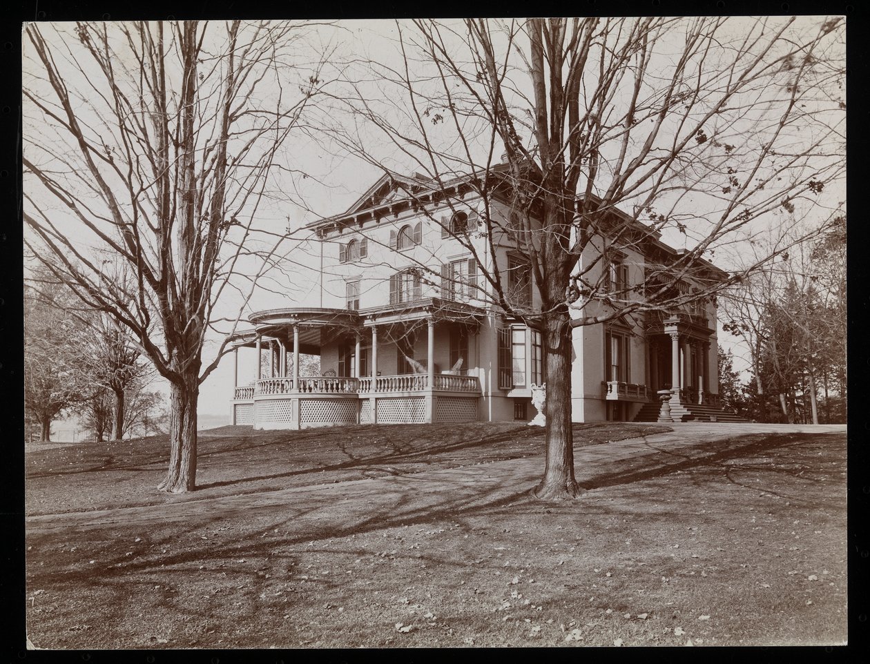 A residência de John Jacob Astor em Rhinecliff, Nova York, 1893-94 (impressão em gelatina de prata) de Byron Company