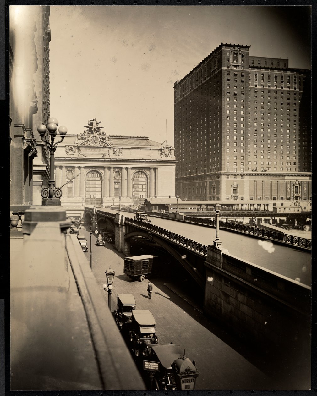 Vista da Park Avenue e da 42nd Street, 1920 (impressão em gelatina de prata) de Byron Company