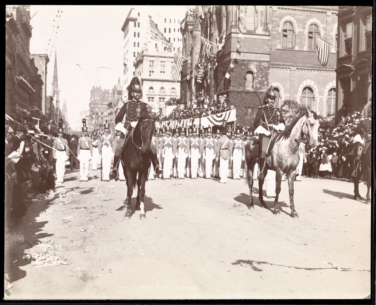 Vista, de, ponto ocidental, cadetes, em, a, dewey, parada, ligado, quinta avenida, nova iorque, 1899, (silver, gelatina, print) de Byron Company