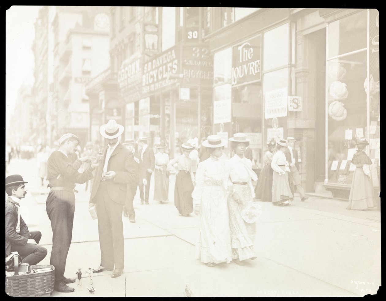 Vista, de, vendedores ambulantes, vender, brinquedos, rua, nova iorque, 1902, (silver, gelatin, print) de Byron Company