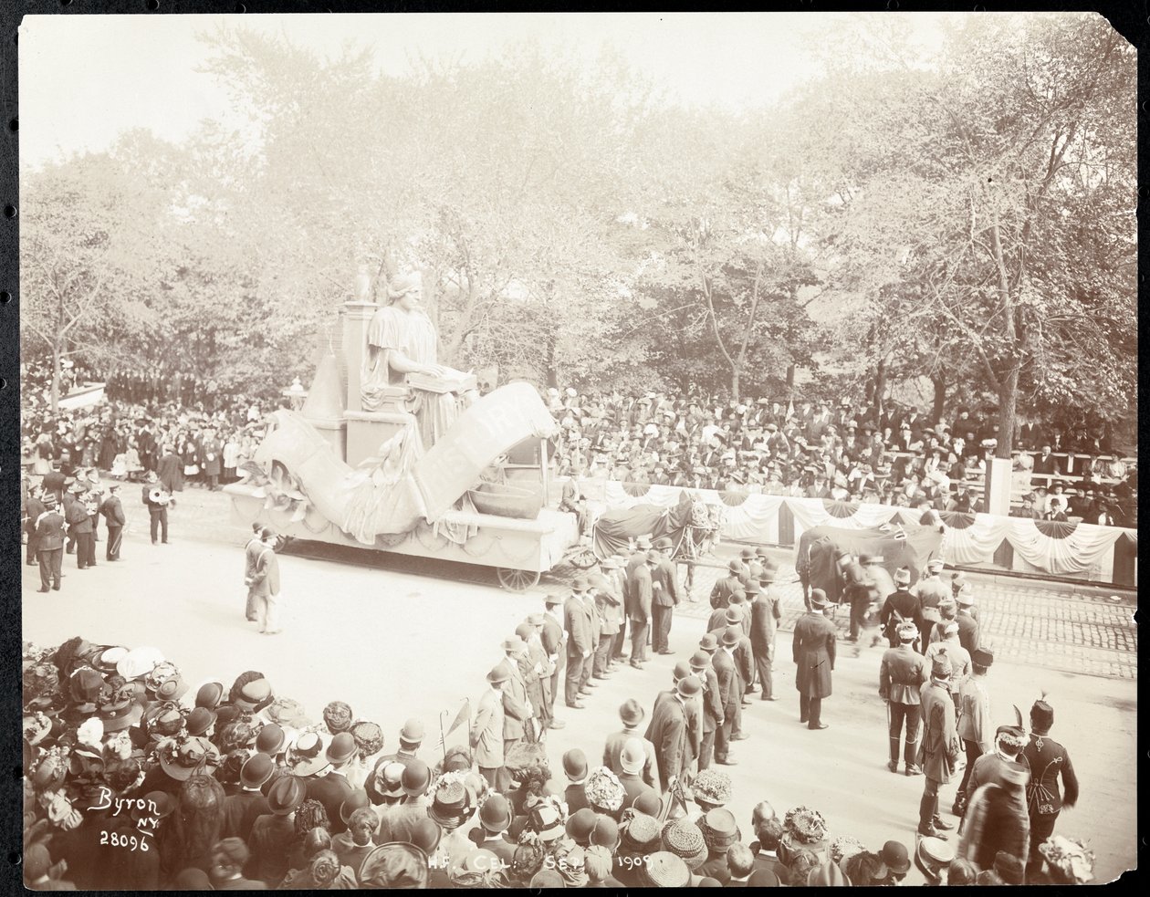 Vista, de, a, torcida, e, um, horsepulled, flutuador, em, a, parada, de, a, hudson, fulton, celebração, nova iorque, setembro, 1909, (silver, gelatin, print) de Byron Company
