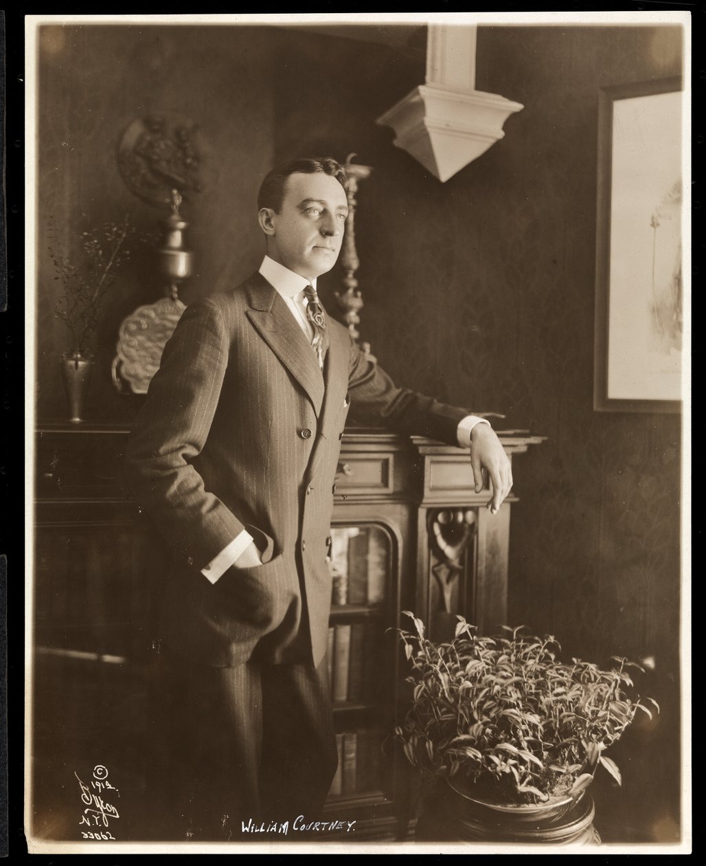 William Courtney, c.1914 (impressão em gelatina de prata) de Byron Company