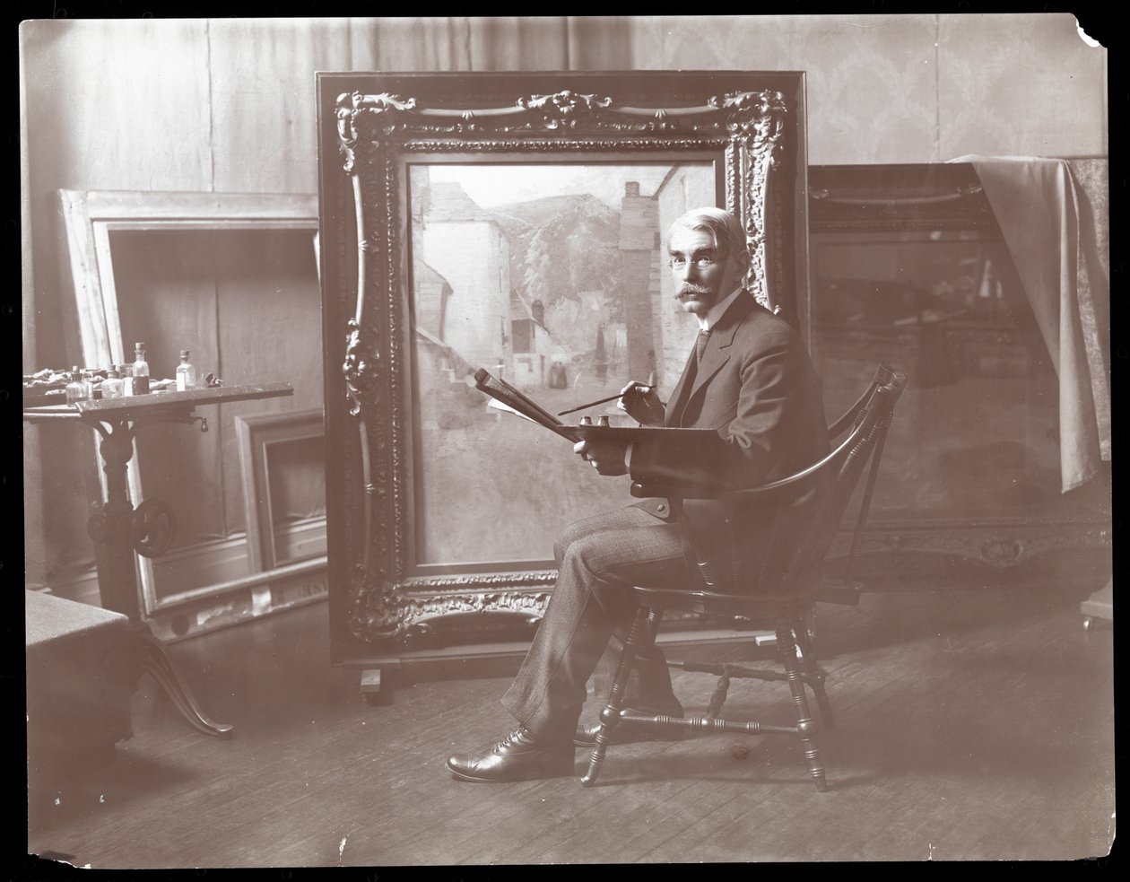 HB Snell em seu estúdio, Nova York, 1907 (impressão de gelatina de prata) de Byron Company