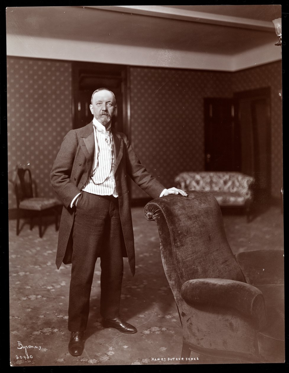 Henry Arthur Jones, 1905 (impressão de gelatina de prata) de Byron Company