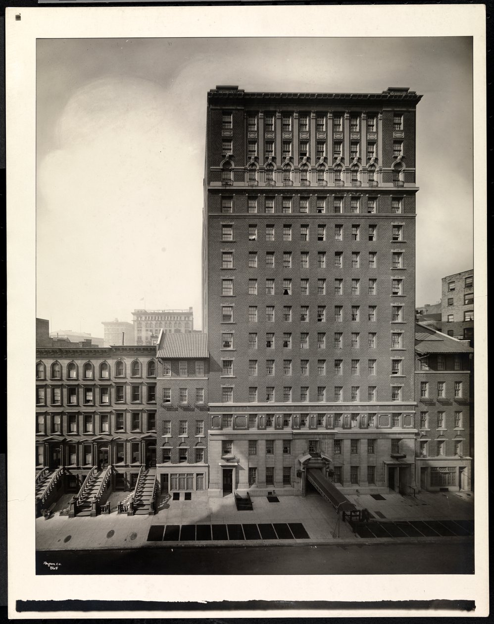 Hotel La Salle, 30 East 60th Street, Nova York, 1920 (impressão em gelatina de prata) de Byron Company