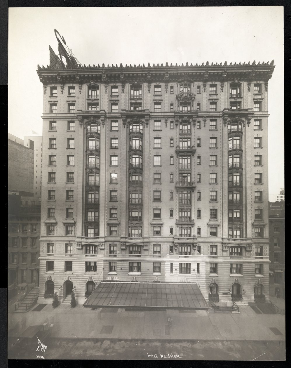 Hotel Woodstock em 127 West 43rd Street, Nova York, 1911 ou 1912 (impressão em gelatina de prata) de Byron Company