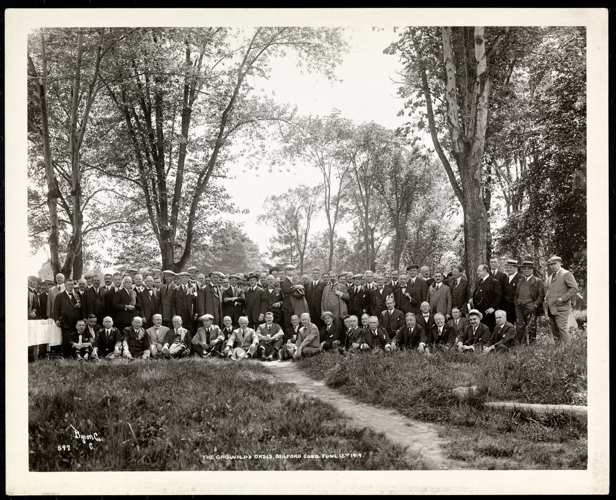 Gerentes de hotel no The Griswold&39;s Oasis, Milford, Connecticut, 12 de junho de 1919 (impressão em gelatina de prata) de Byron Company