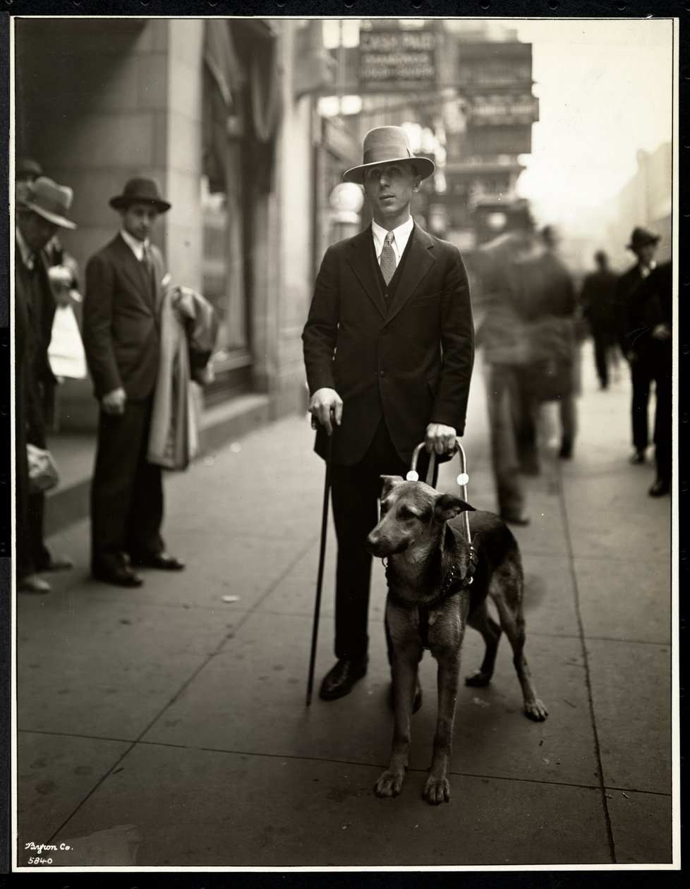 Sr. Himmel da Associação para Cegos de Nova York, 111 East 59th Street, rew York, 1930 (impressão em gelatina de prata) de Byron Company
