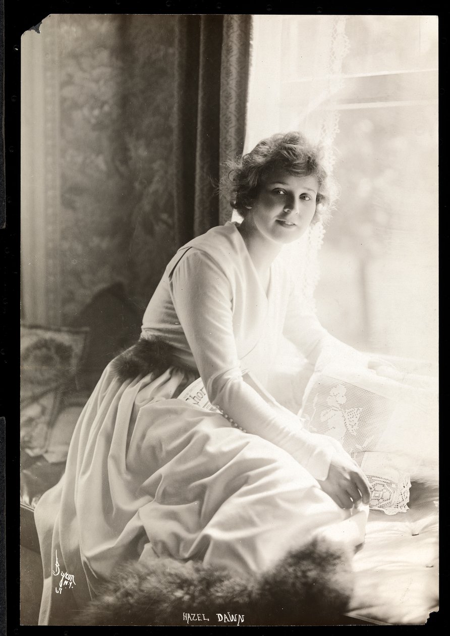 Retrato de Amanhecer. c.1915 (impressão de gelatina de prata) de Byron Company