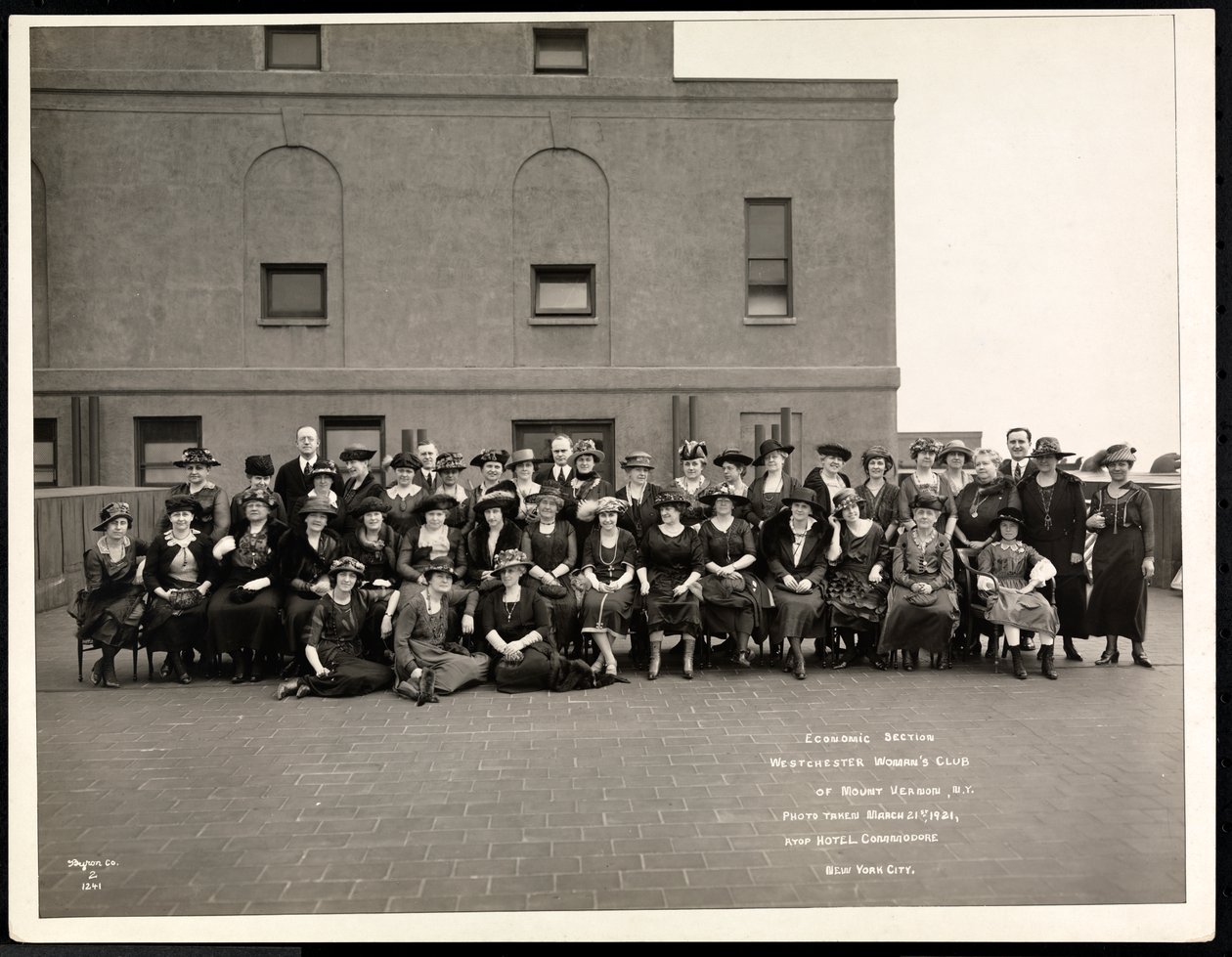 A Seção Econômica do Westchester Women&39;s Club de Mount Vernon, NY, no Hotel Commodore, 21 de março de 1921 (impressão em gelatina de prata) de Byron Company