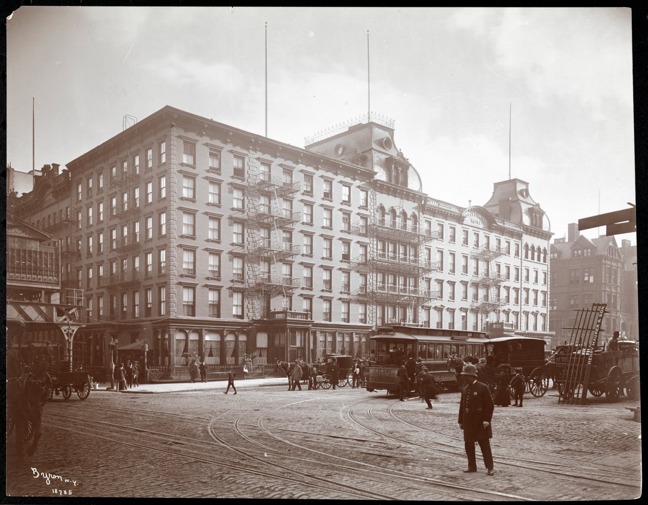 O Grand Union Hotel na 4th Avenue e 42nd Street, Nova York, 1904 (impressão em gelatina de prata) de Byron Company