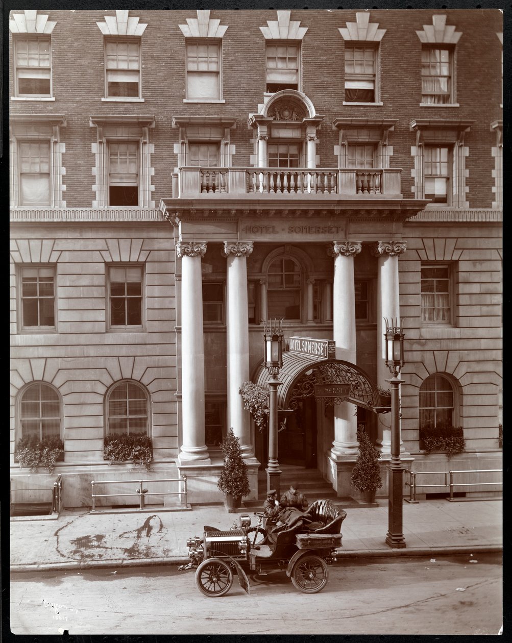 O Hotel Somerset, 150 West 47th Street, Nova York, 1904 (impressão em gelatina de prata) de Byron Company