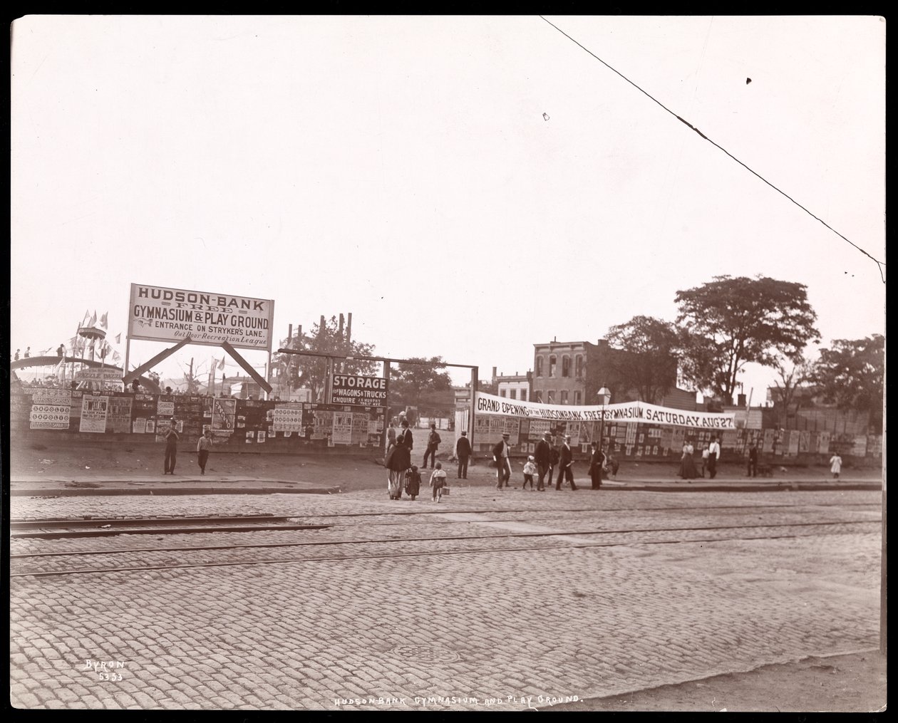 The Hudson Bank Playground e Gymnasium, 53rd Street e 11th Avenue, Nova York, 1898 (impressão em gelatina de prata) de Byron Company