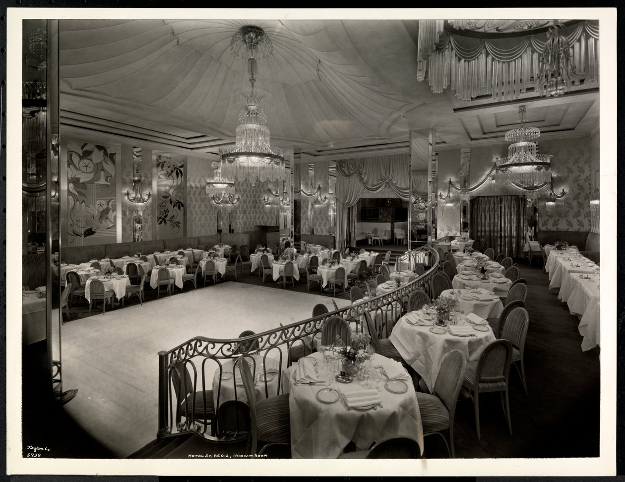 Sala Iridium no Hotel St. Regis, 1937 (impressão em gelatina de prata) de Byron Company