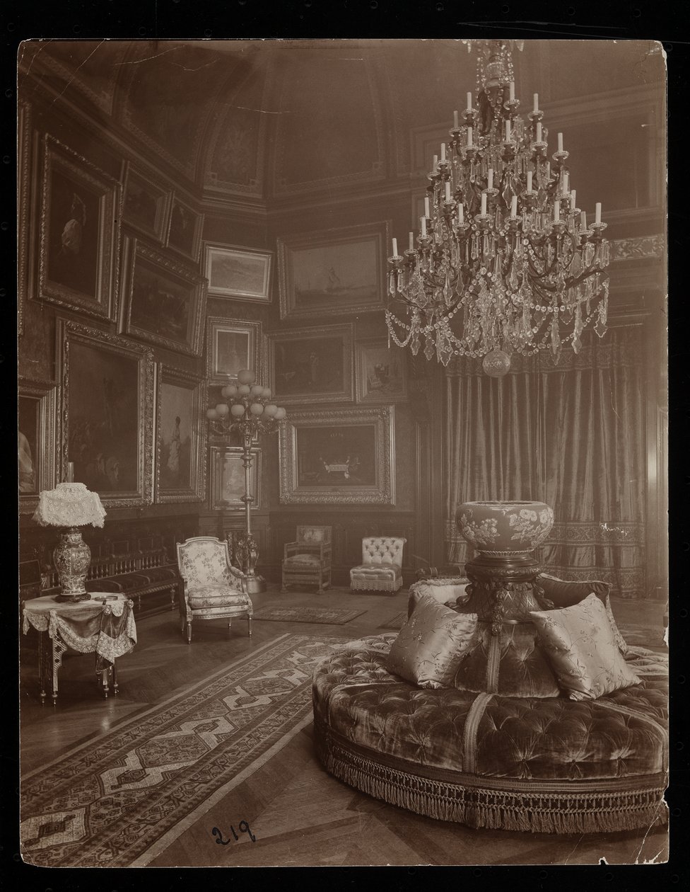 A residência da Sra. William Astor, 5th Avenue e 34th Street, Nova York, 1894 (impressão em gelatina de prata) de Byron Company