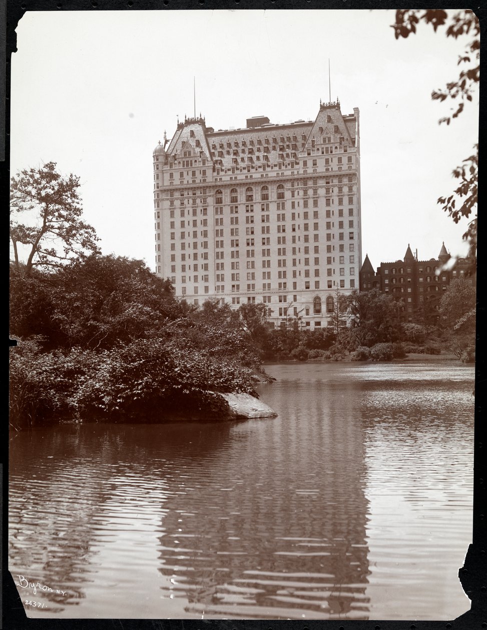 O Plaza Hotel, 5th Avenue e 59th Street, Nova York, 1907 (impressão em gelatina de prata) de Byron Company