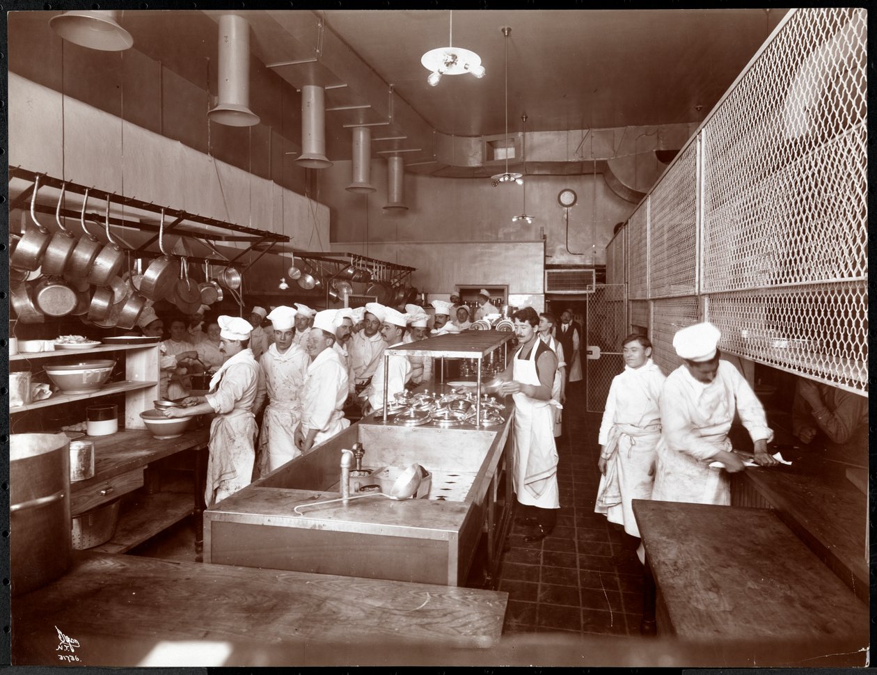 A cozinha do Philadelphia Ritz-Carlton Hotel, 1913 (impressão em gelatina de prata) de Byron Company