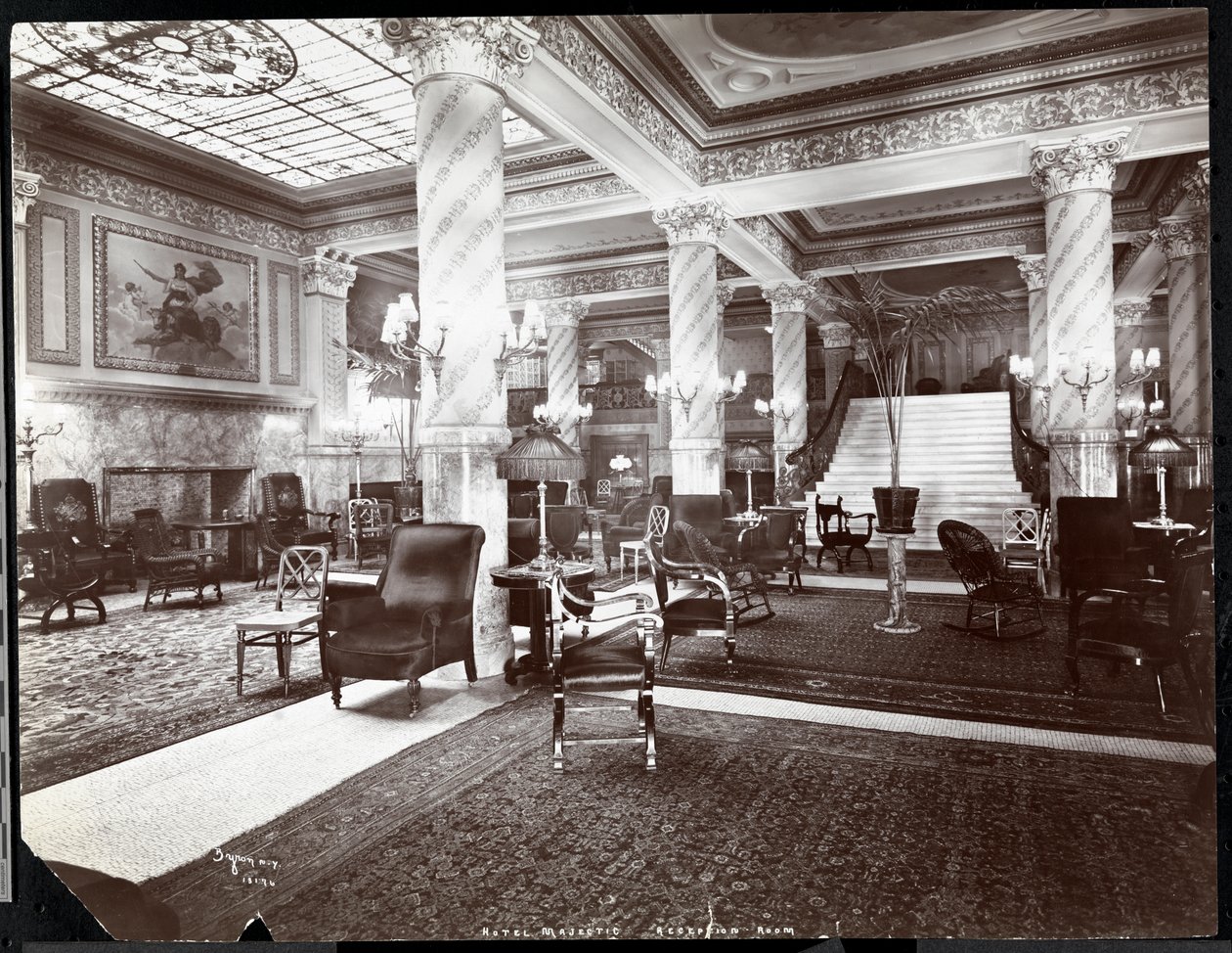 A sala de recepção do Hotel Majestic, 1902 (impressão em gelatina de prata) de Byron Company