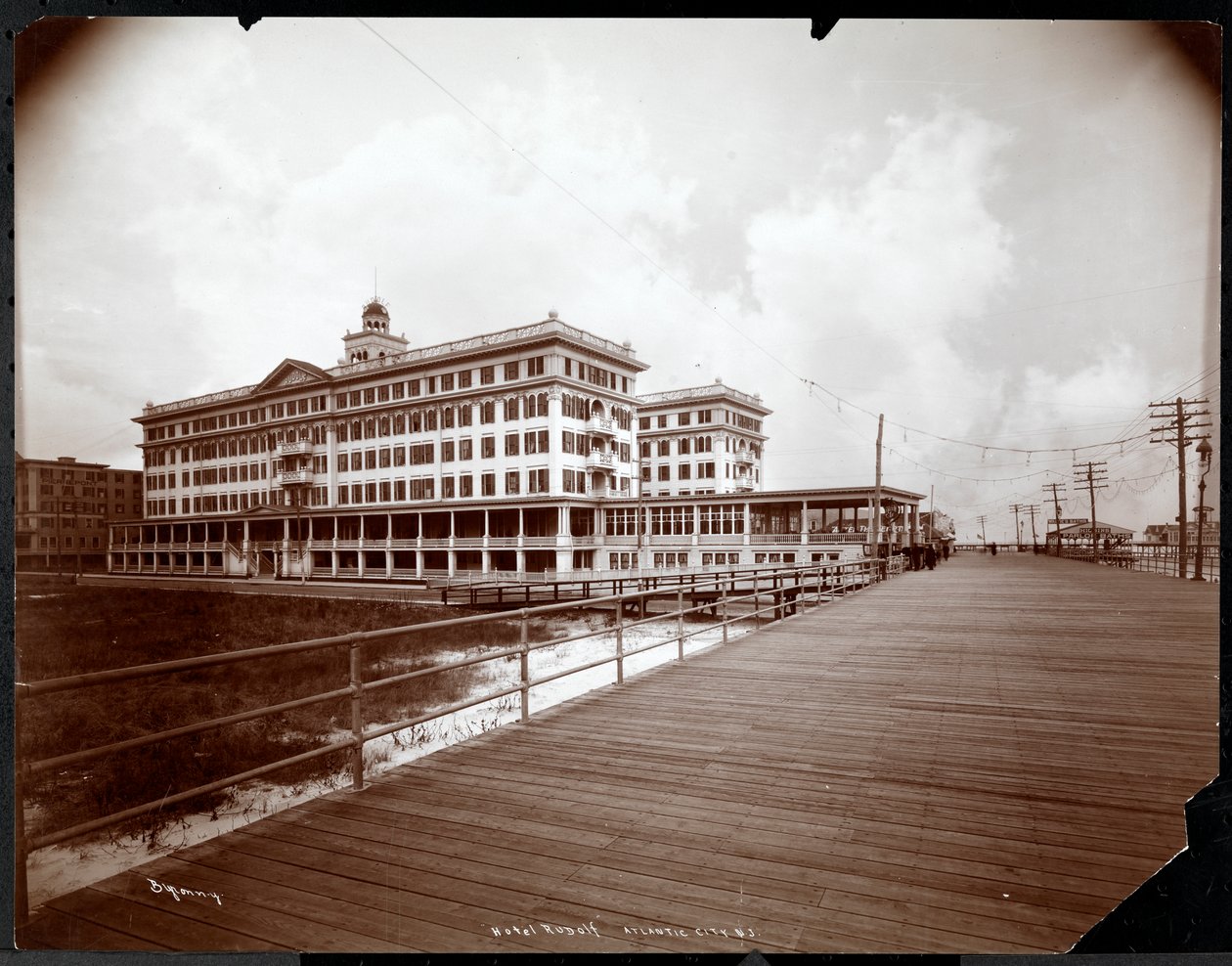 Vista do Hotel Rudolf, Atlantic City, Nova Jersey, 1908 (impressão em gelatina de prata) de Byron Company