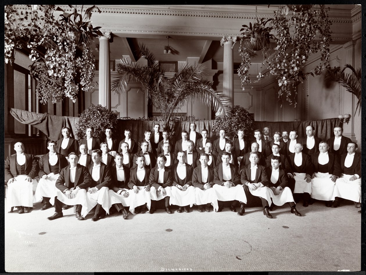 Garçons no Hotel Delmonico, 1902 (impressão em gelatina de prata) de Byron Company