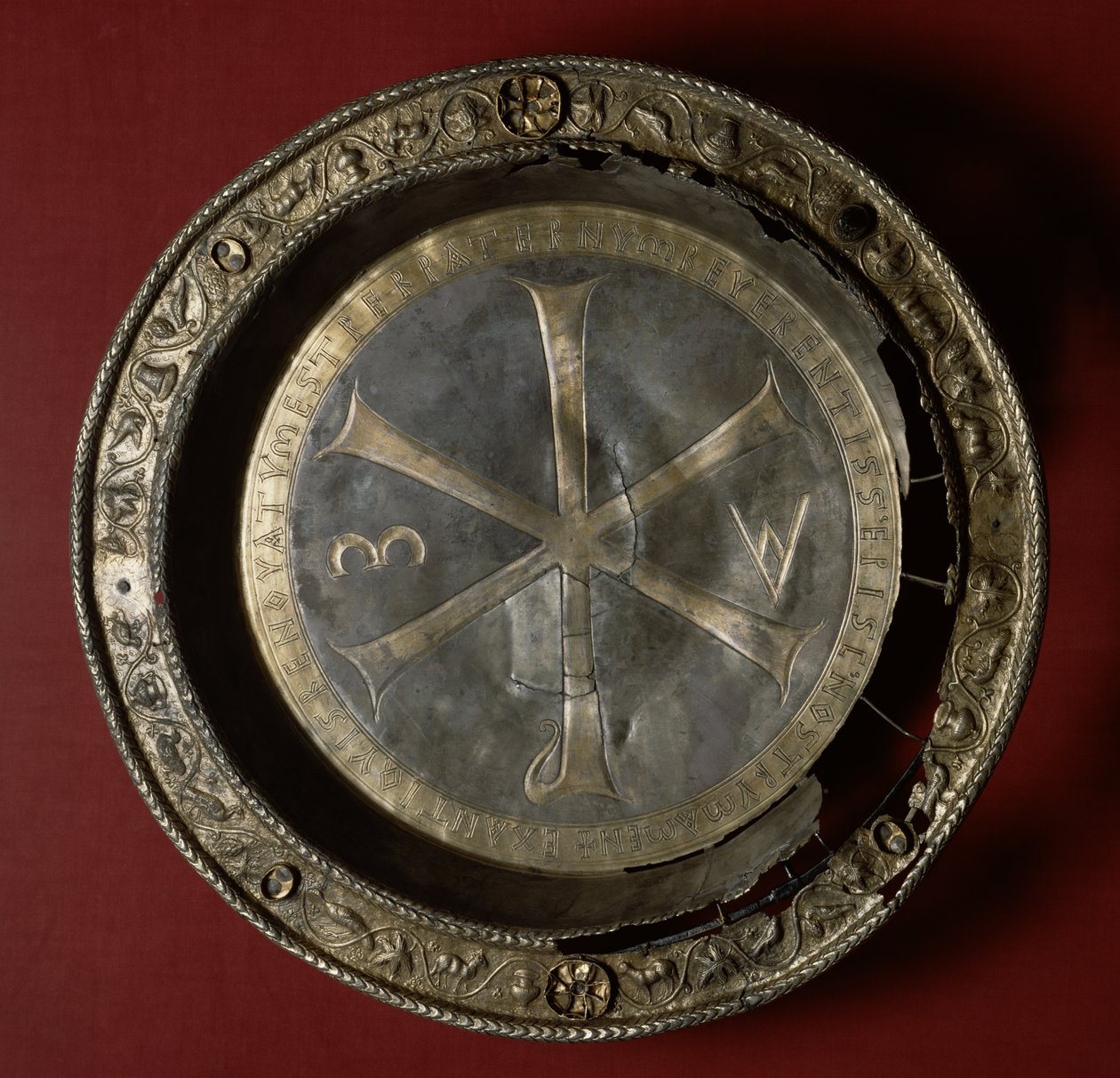 Paten do Bispo Paternus, 498 (ouro e prata) de Byzantine