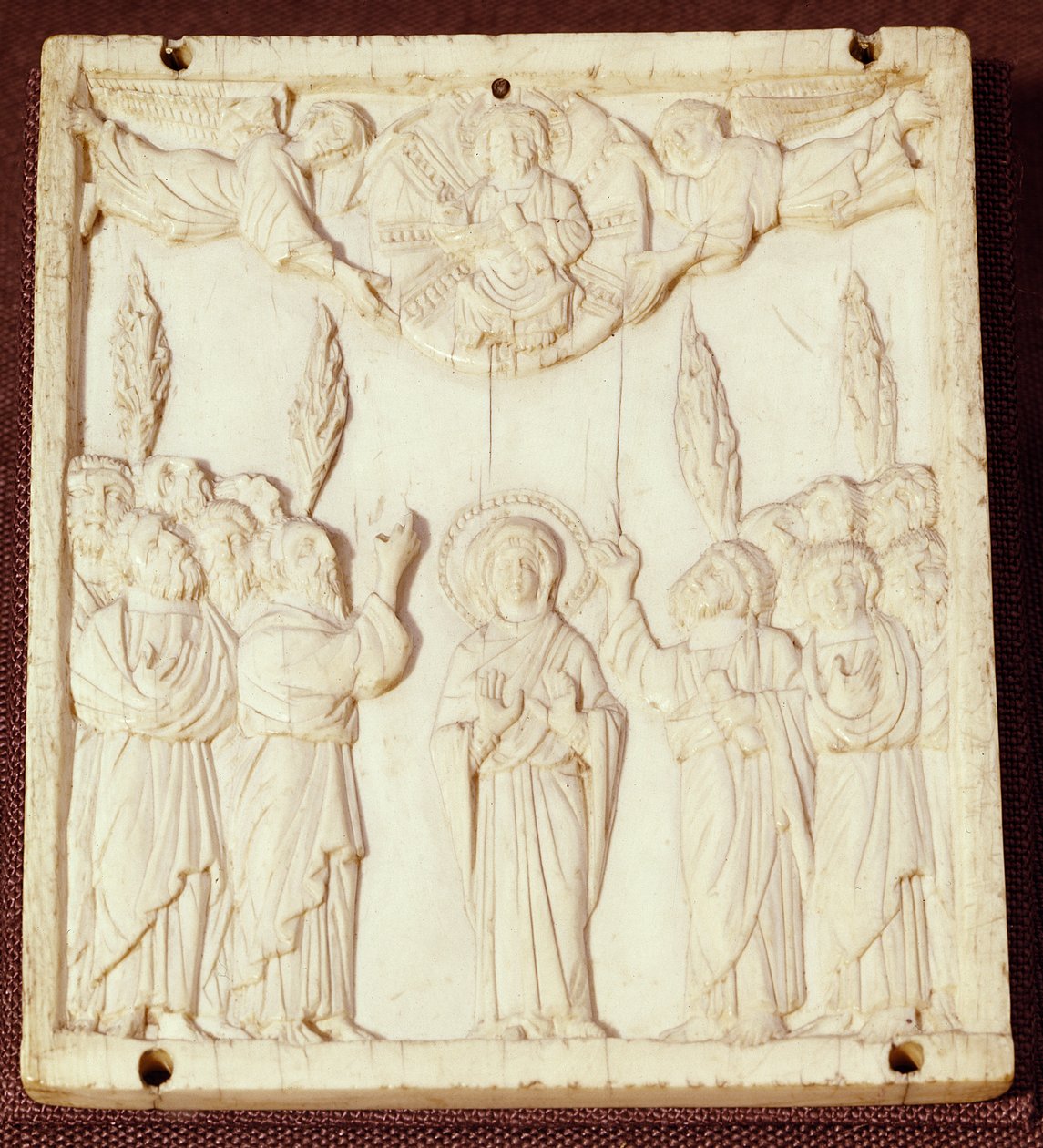 Placa representando a ascensão, provavelmente de uma capa de livro, início do século XI de Byzantine