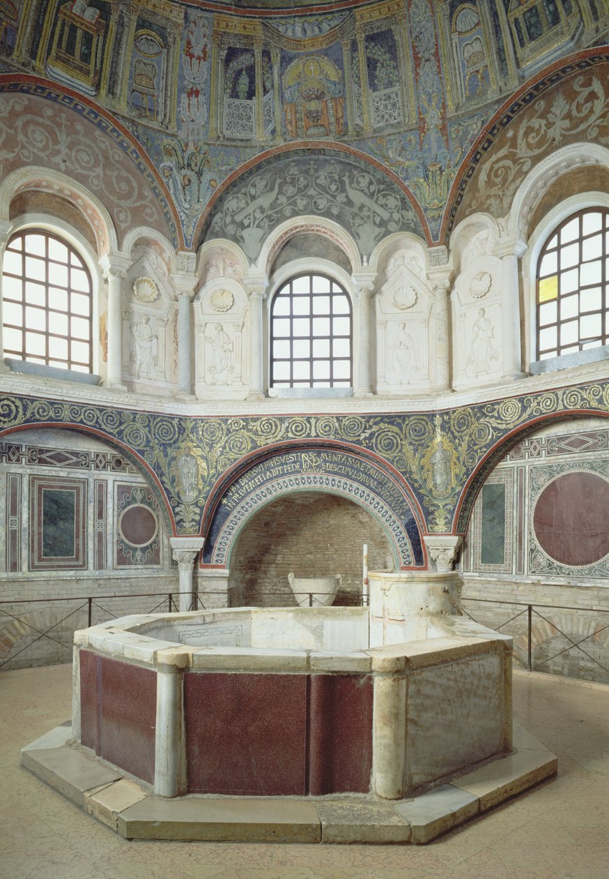 A abside com a pia batismal de Byzantine