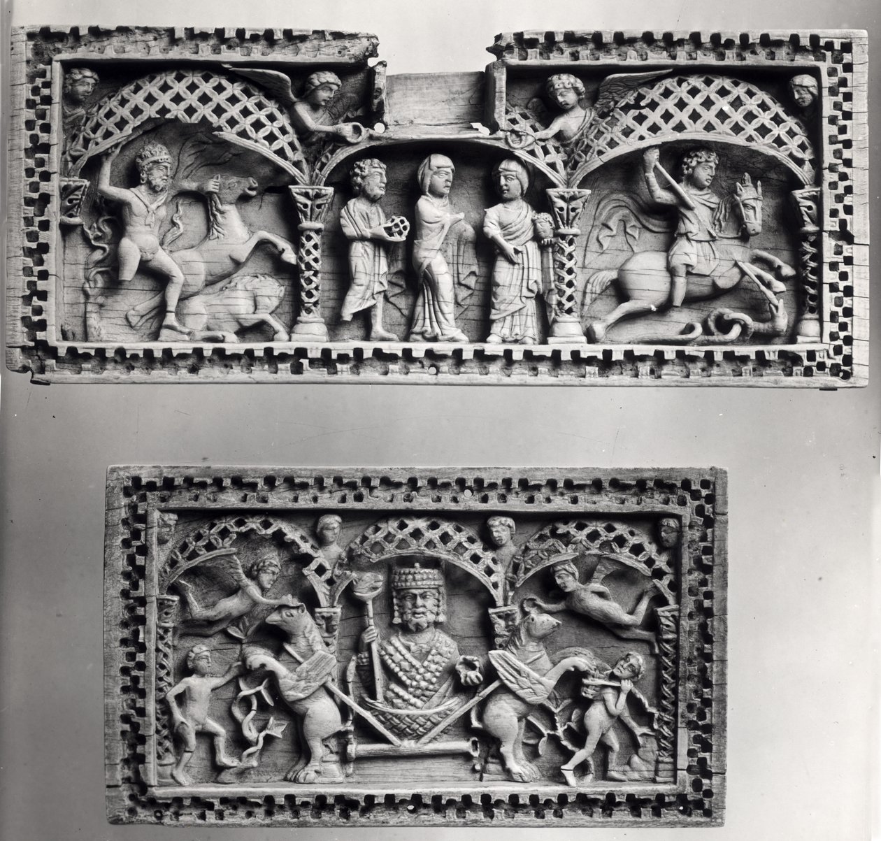 Duas placas de um baú (ver também 280124) de Byzantine